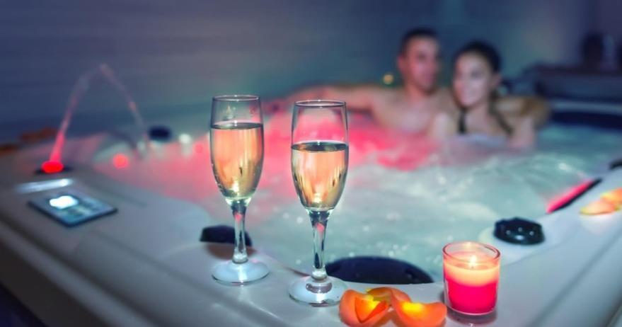 Un Sejour Romantique En Couple Avec Jacuzzi Prive Chromotherapie Jardin Maison Privee Ychoux Exterior foto