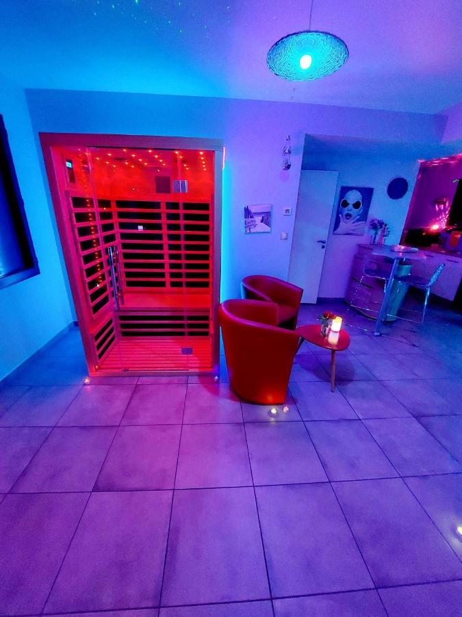 Un Sejour Romantique En Couple Avec Jacuzzi Prive Chromotherapie Jardin Maison Privee Ychoux Exterior foto