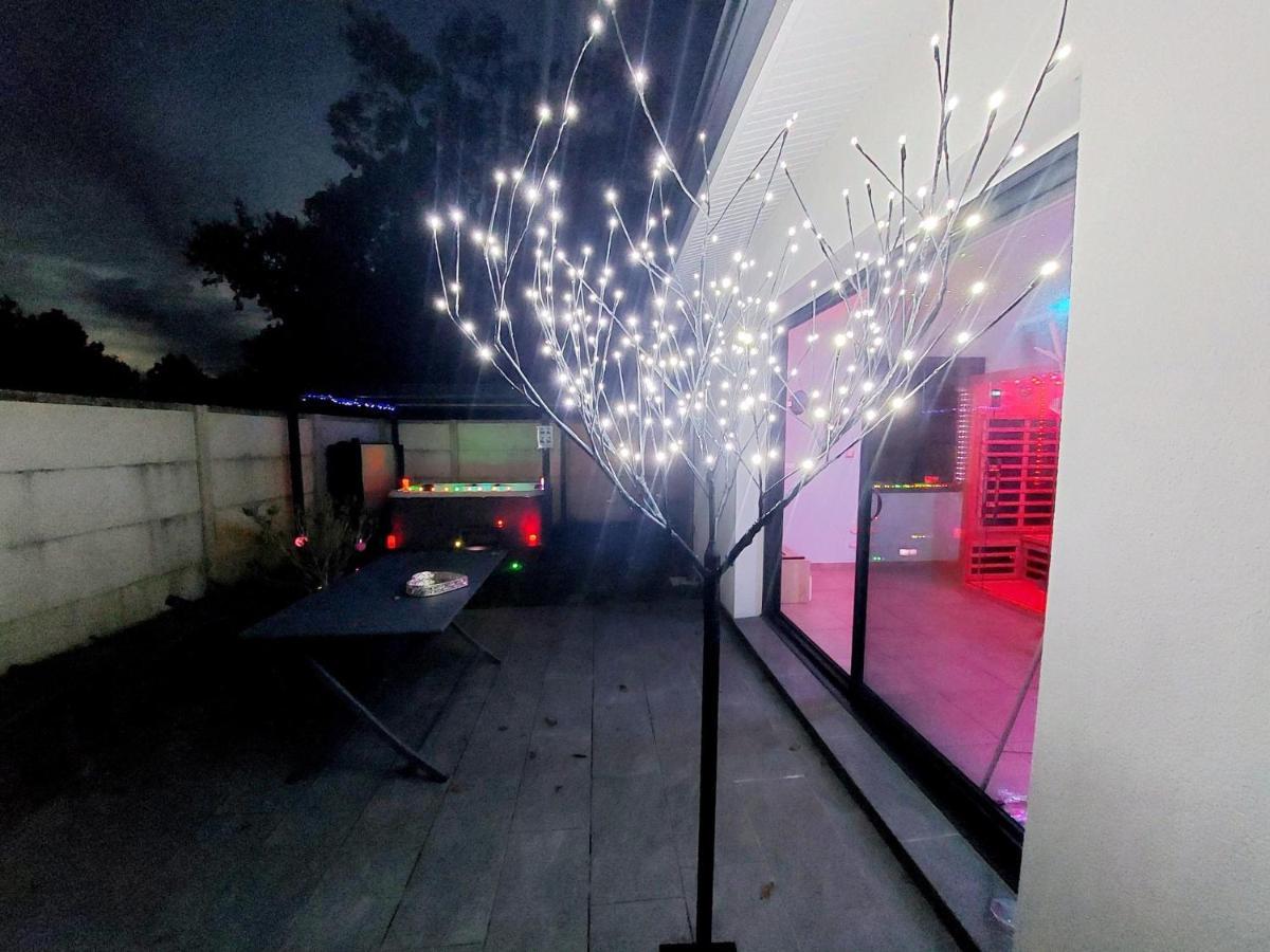Un Sejour Romantique En Couple Avec Jacuzzi Prive Chromotherapie Jardin Maison Privee Ychoux Exterior foto
