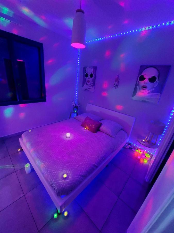 Un Sejour Romantique En Couple Avec Jacuzzi Prive Chromotherapie Jardin Maison Privee Ychoux Exterior foto